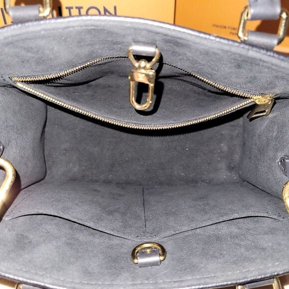 Authentic NWT Louis Vuitton Monogram Onthego PM. Never Used - Picture 4 of 9